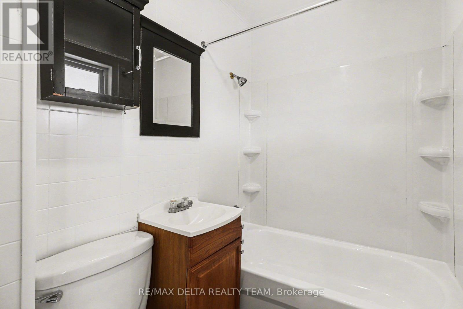 273 Shakespeare Street, Ottawa, Ontario  K1L 5M7 - Photo 3 - X12966046