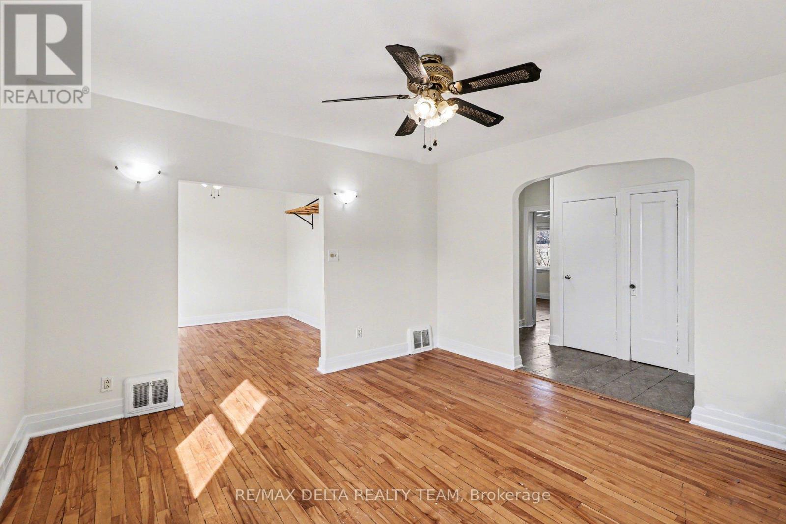 273 Shakespeare Street, Ottawa, Ontario  K1L 5M7 - Photo 5 - X12966046