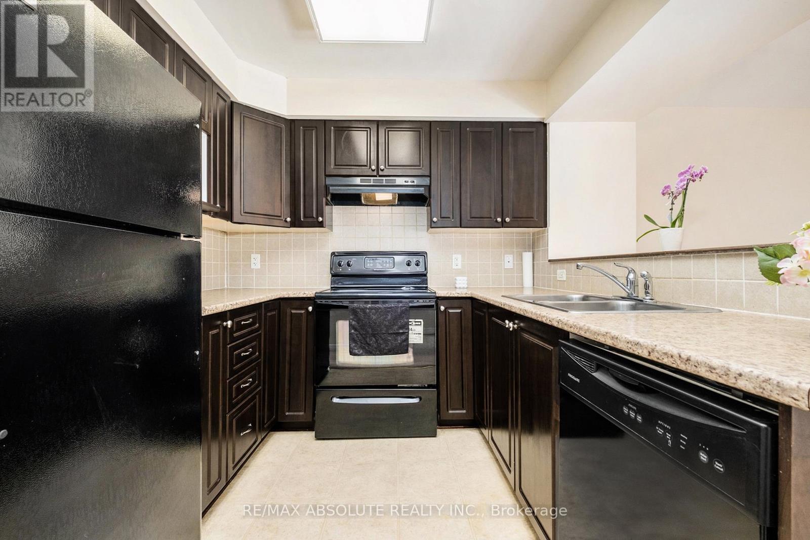 113 Keltie Private, Ottawa, Ontario  K2J 0A1 - Photo 7 - X12966060