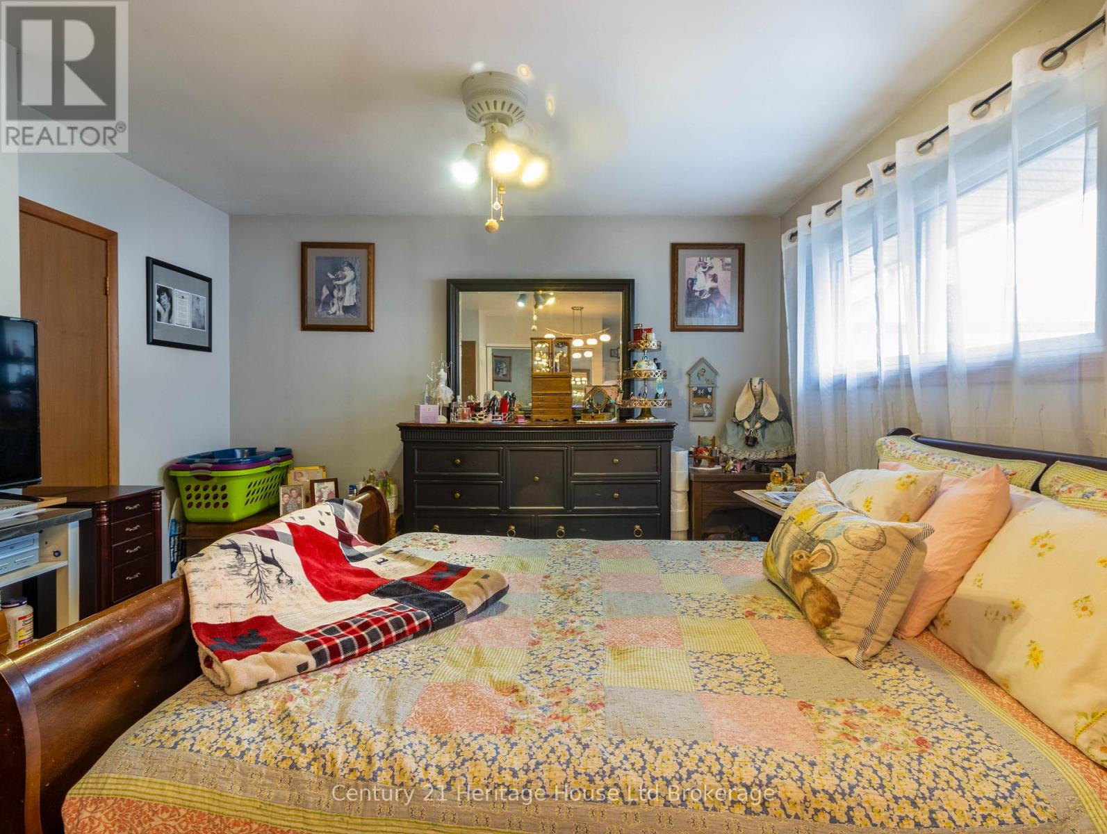 217 5th Avenue, Woodstock, Ontario N4S 2G2 - Photo 12 - X12966134