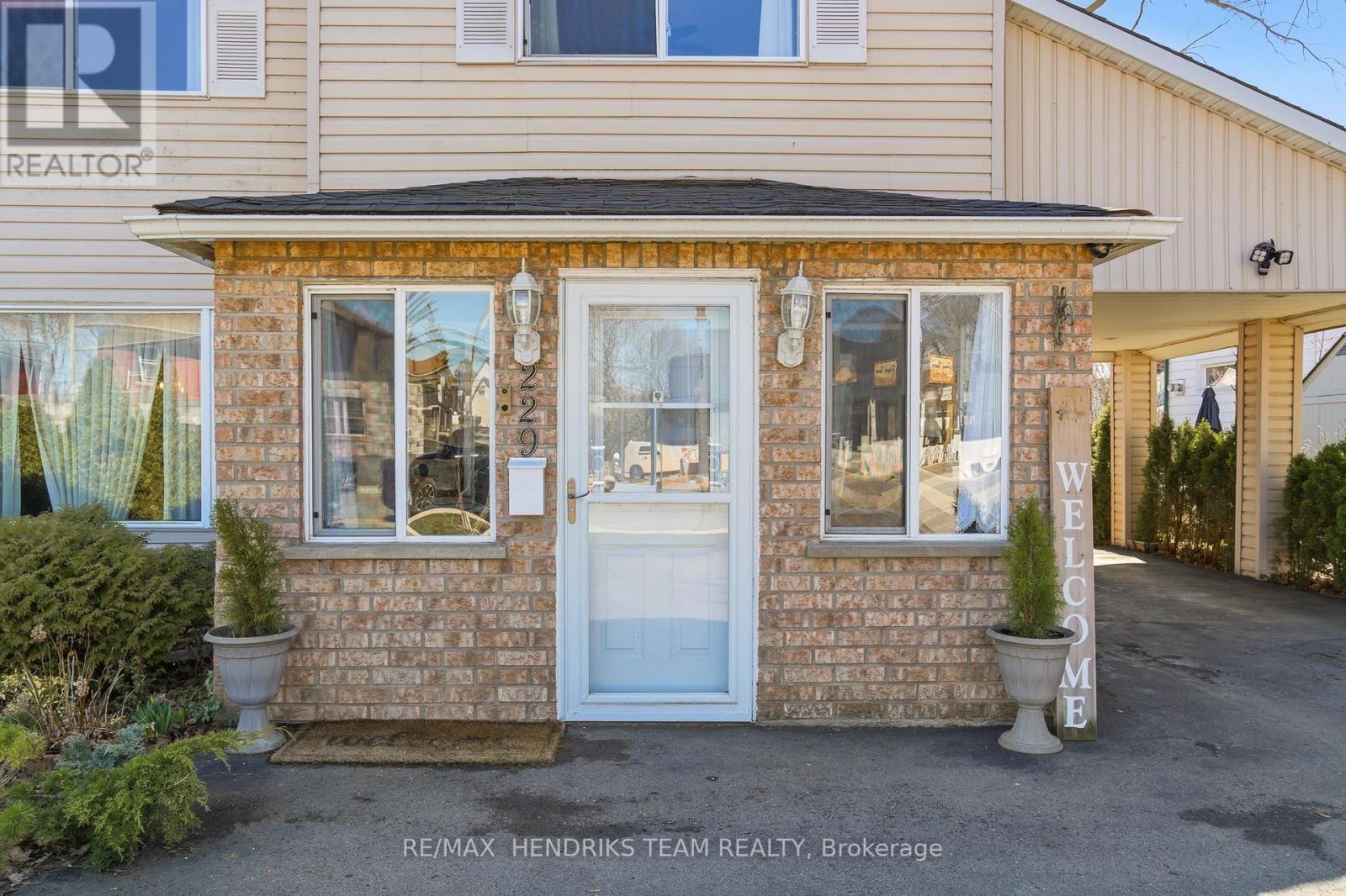 229 Jarvis Street, Fort Erie (Central), Ontario  L2A 2S7 - Photo 4 - X12966102