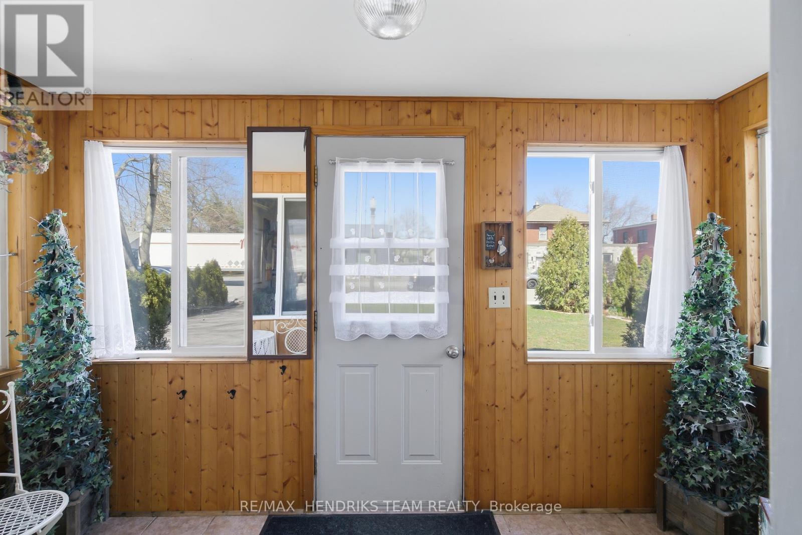 229 Jarvis Street, Fort Erie (Central), Ontario  L2A 2S7 - Photo 5 - X12966102