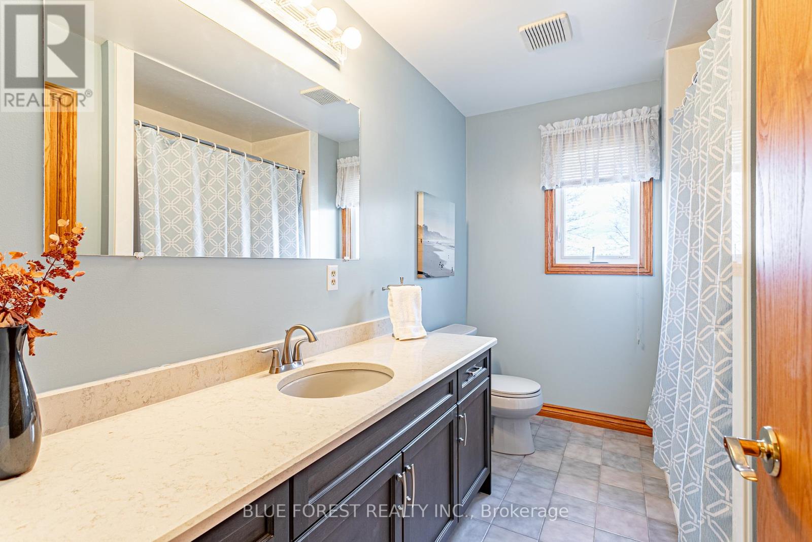 129 Wheeler Avenue, Thames Centre, Ontario  N0L 1G2 - Photo 29 - X12964968