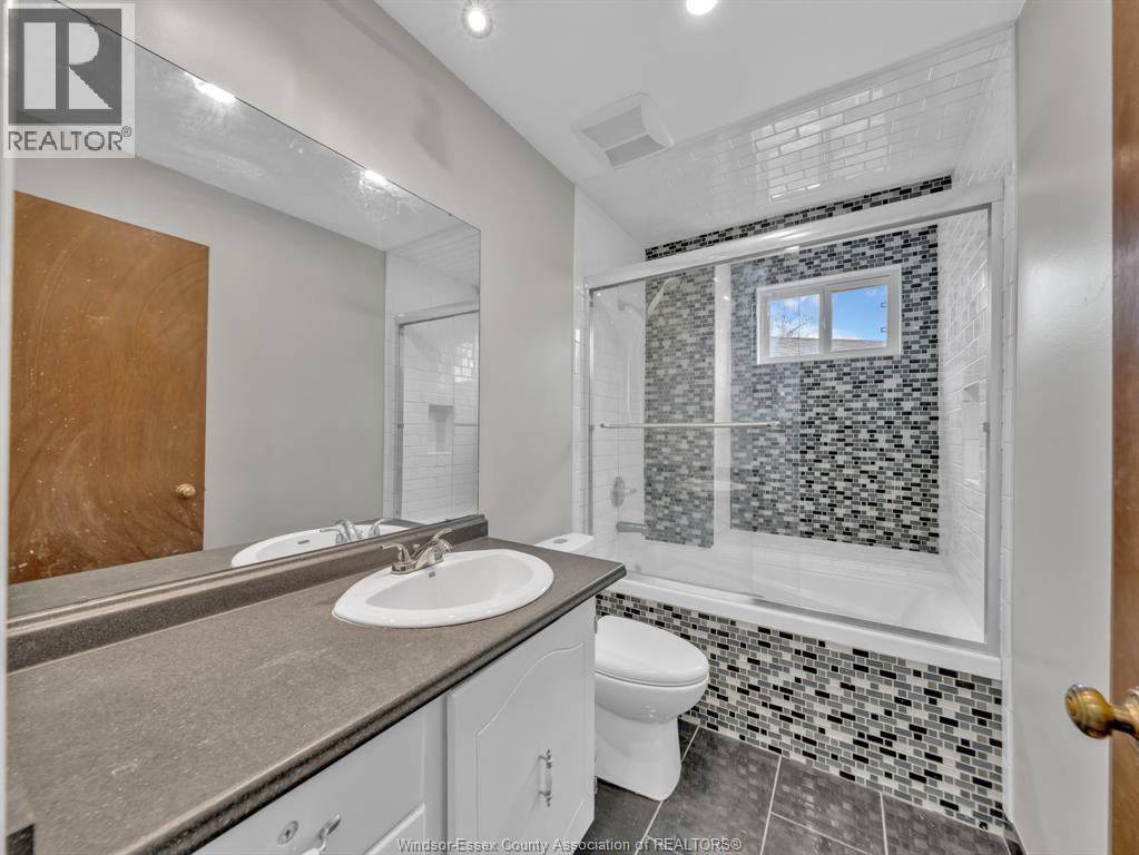 3700 Wildwood Drive Unit# Full House, Windsor, Ontario  N8R 2B6 - Photo 10 - 26007238