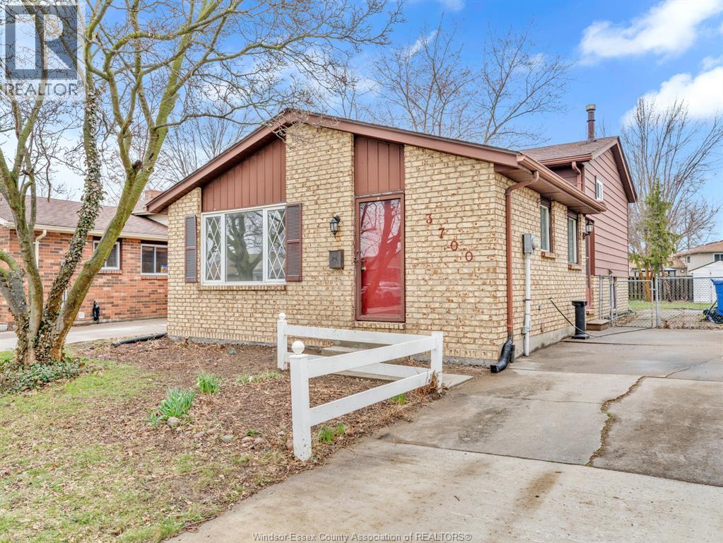 3700 Wildwood Drive Unit# Full House, Windsor, Ontario  N8R 2B6 - Photo 2 - 26007238