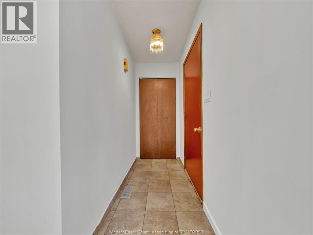 3700 Wildwood Drive Unit# Full House, Windsor, Ontario  N8R 2B6 - Photo 4 - 26007238