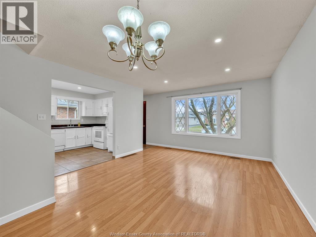 3700 Wildwood Drive Unit# Full House, Windsor, Ontario  N8R 2B6 - Photo 6 - 26007238