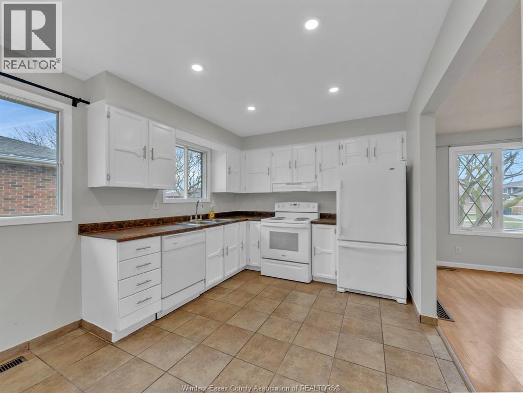 3700 Wildwood Drive Unit# Full House, Windsor, Ontario  N8R 2B6 - Photo 7 - 26007238