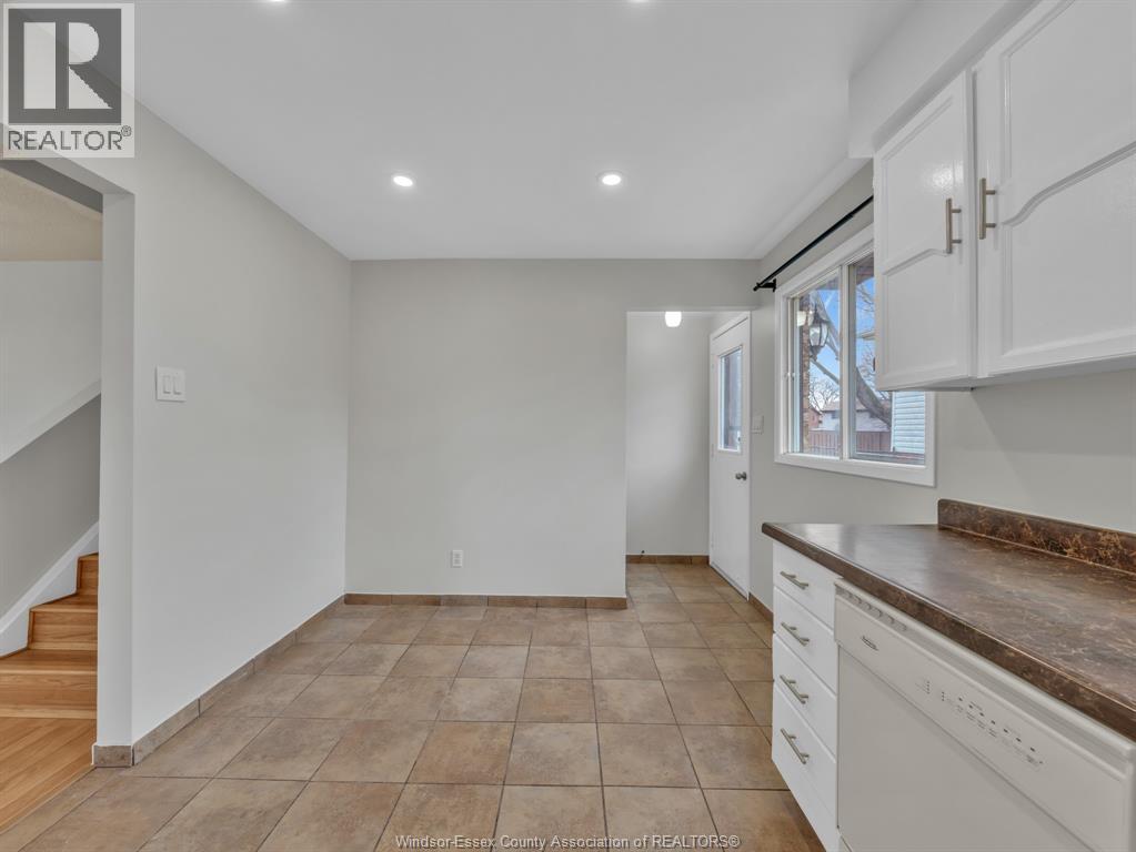 3700 Wildwood Drive Unit# Full House, Windsor, Ontario  N8R 2B6 - Photo 8 - 26007238