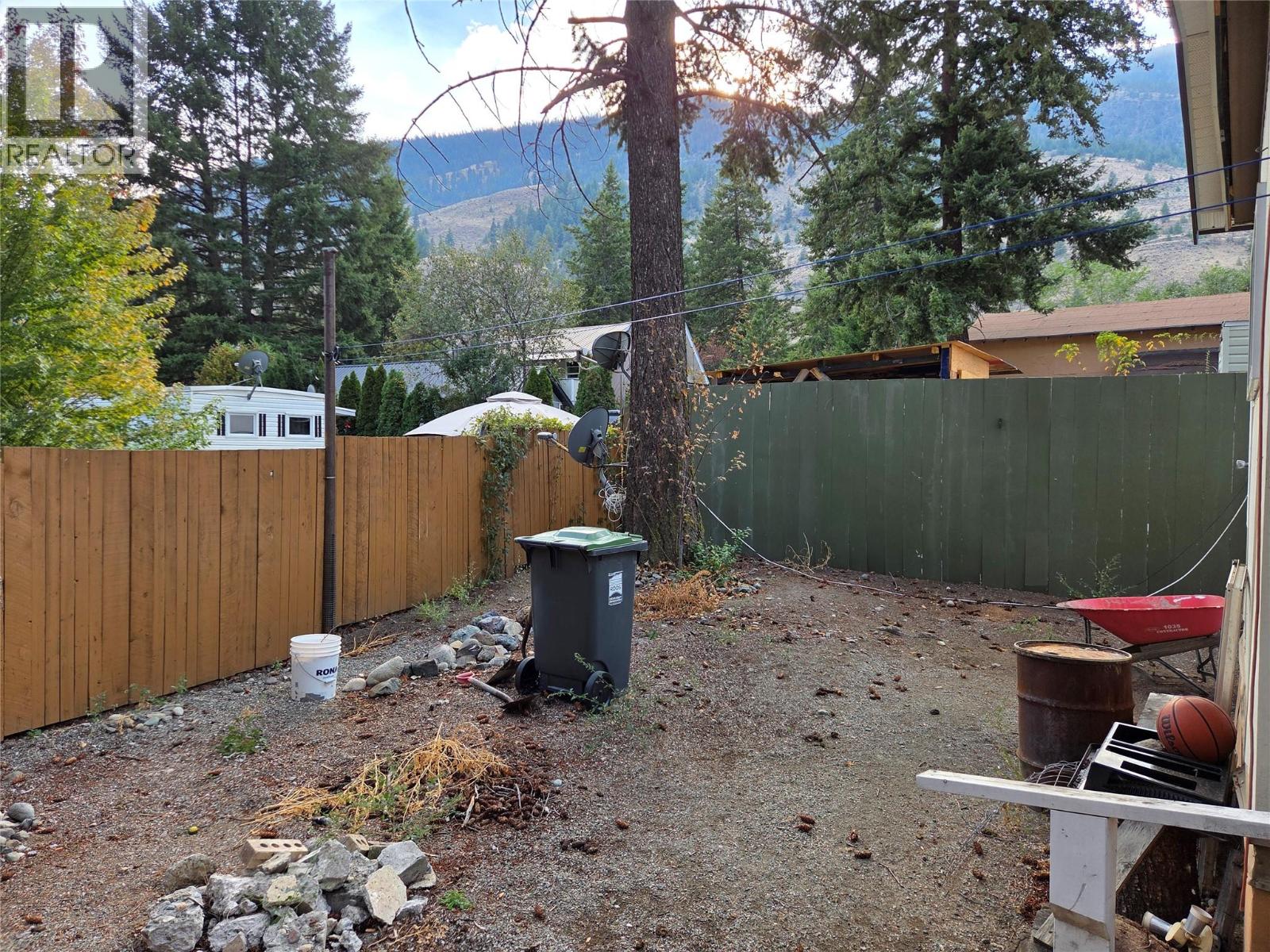 2637 9th Street, Olalla, British Columbia  V0X 1N6 - Photo 11 - 10365285