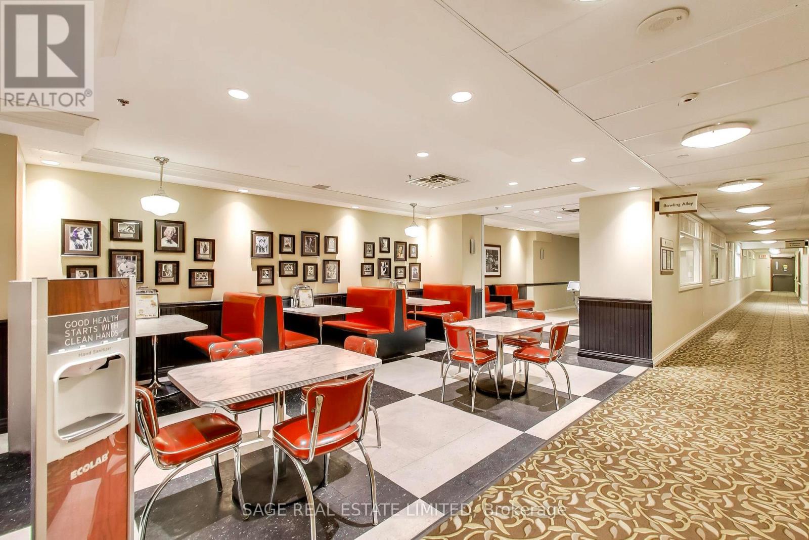 902 - 810 Scollard Court, Mississauga, Ontario  L5V 0A4 - Photo 35 - W12909746