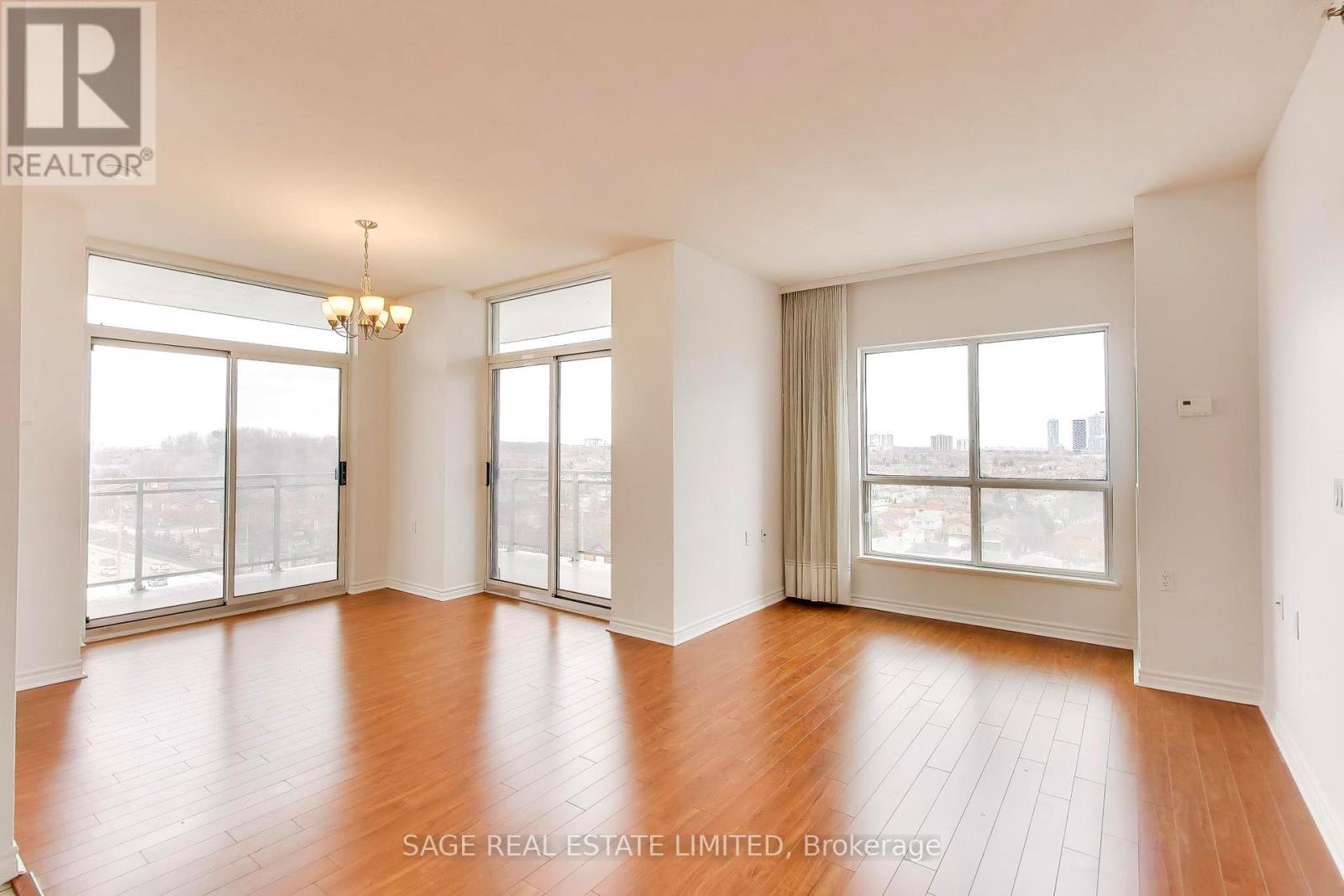 902 - 810 Scollard Court, Mississauga, Ontario  L5V 0A4 - Photo 4 - W12909746