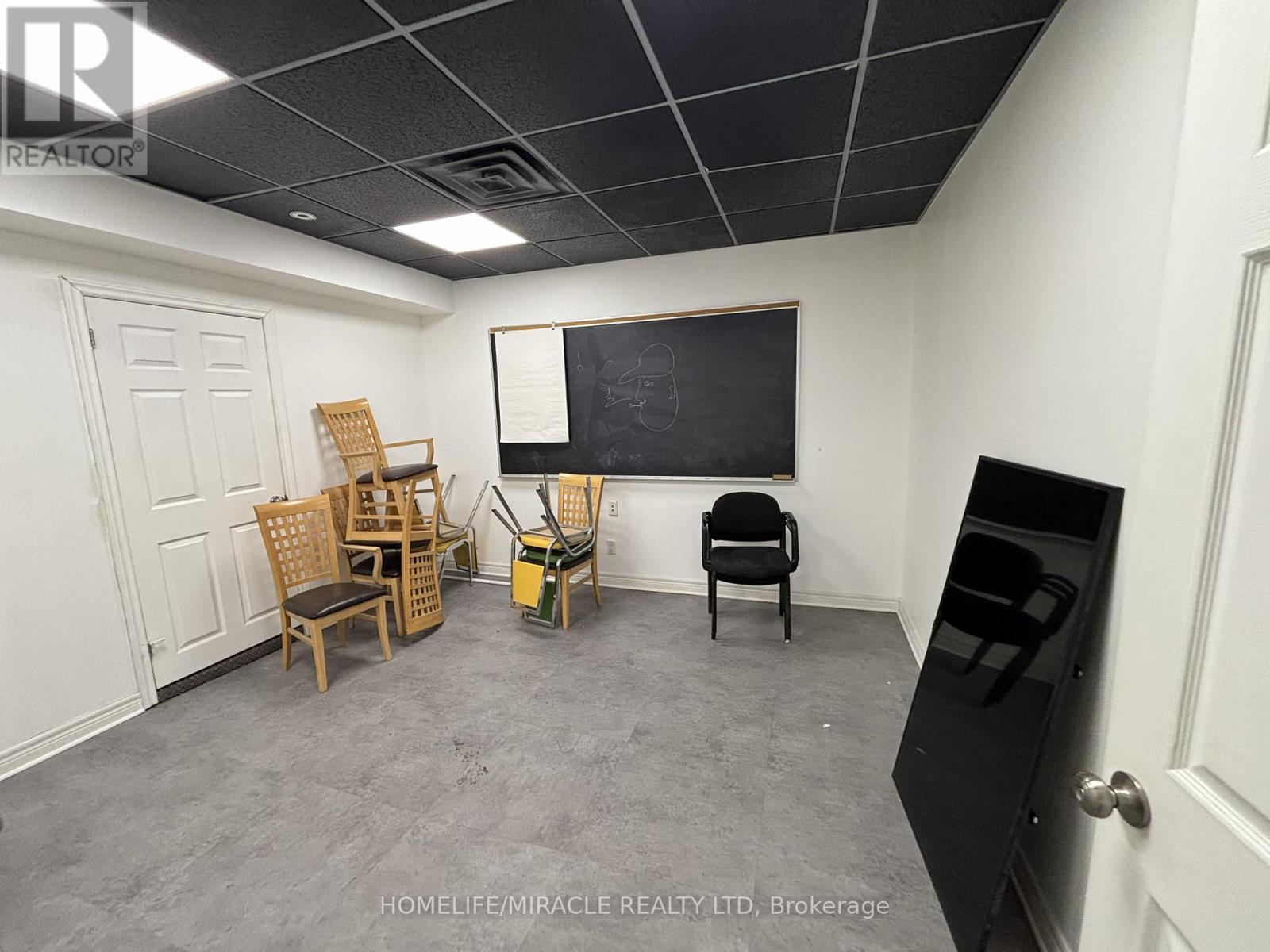 2 - 3153 Steeles Avenue, Milton, Ontario  L9T 2V4 - Photo 7 - W12963228