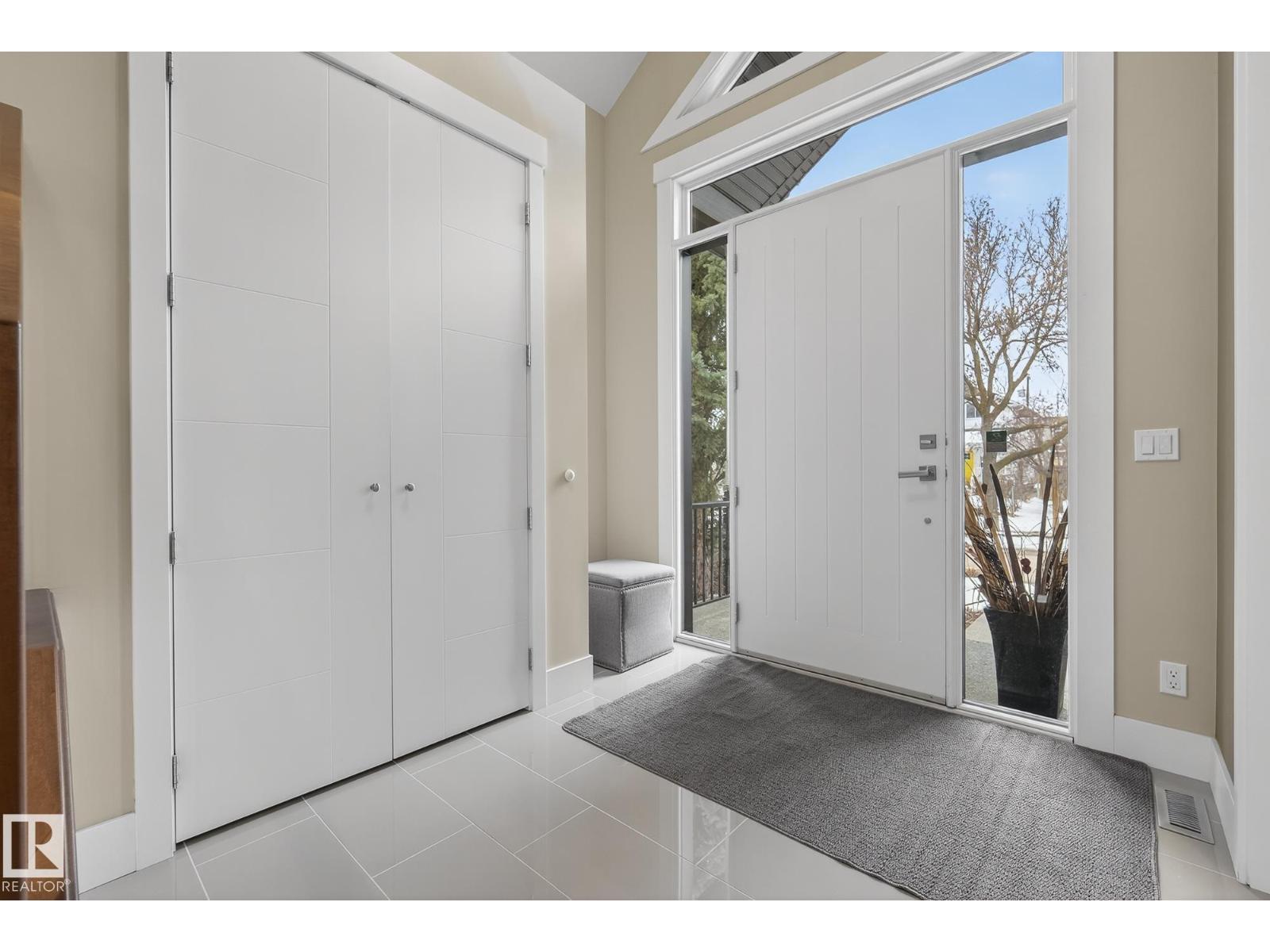 9648 83 Av Nw, Edmonton, Alberta  T6C 1C2 - Photo 4 - E4480897