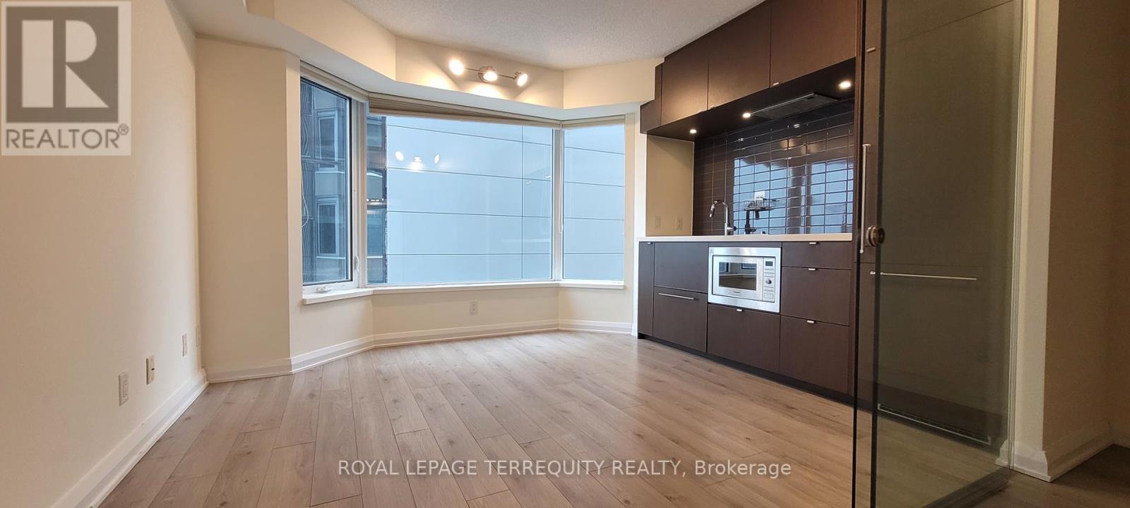605 - 155 Yorkville Avenue, Toronto, Ontario  M5R 1C4 - Photo 3 - C12966080