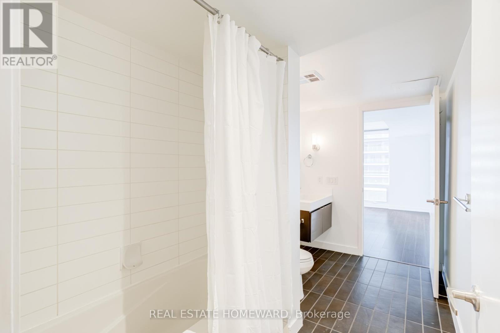 1916 - 4k Spadina Avenue, Toronto, Ontario  M5V 3Z2 - Photo 16 - C12966114