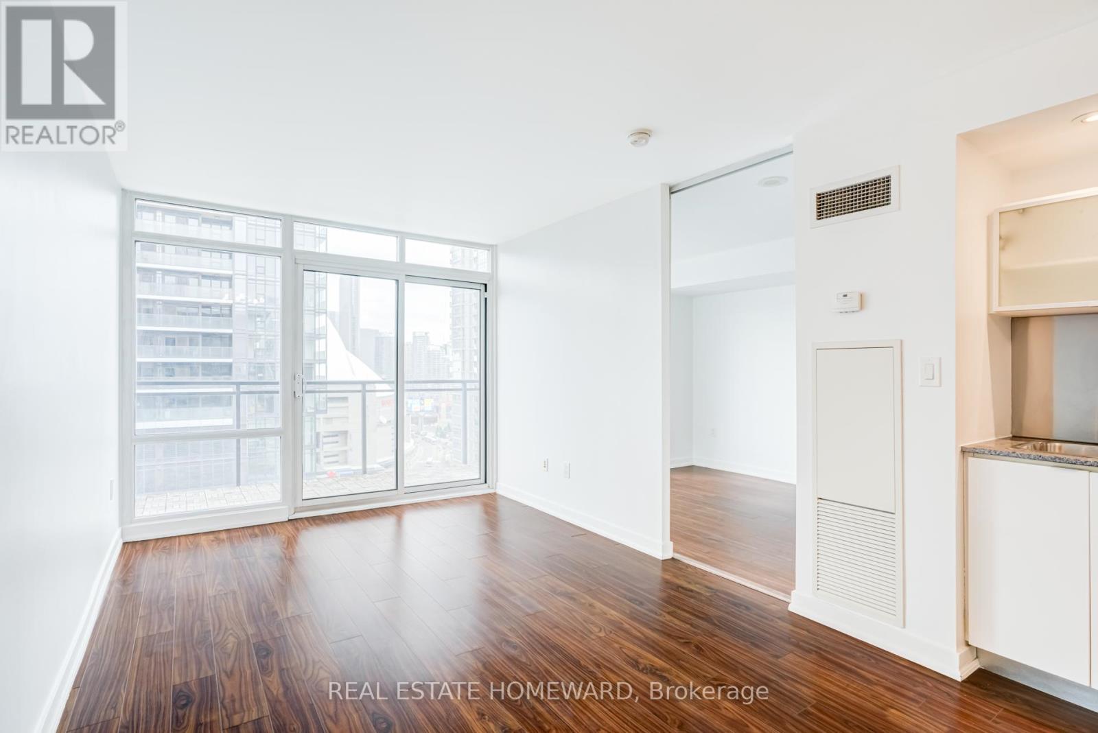 1916 - 4k Spadina Avenue, Toronto, Ontario  M5V 3Z2 - Photo 8 - C12966114