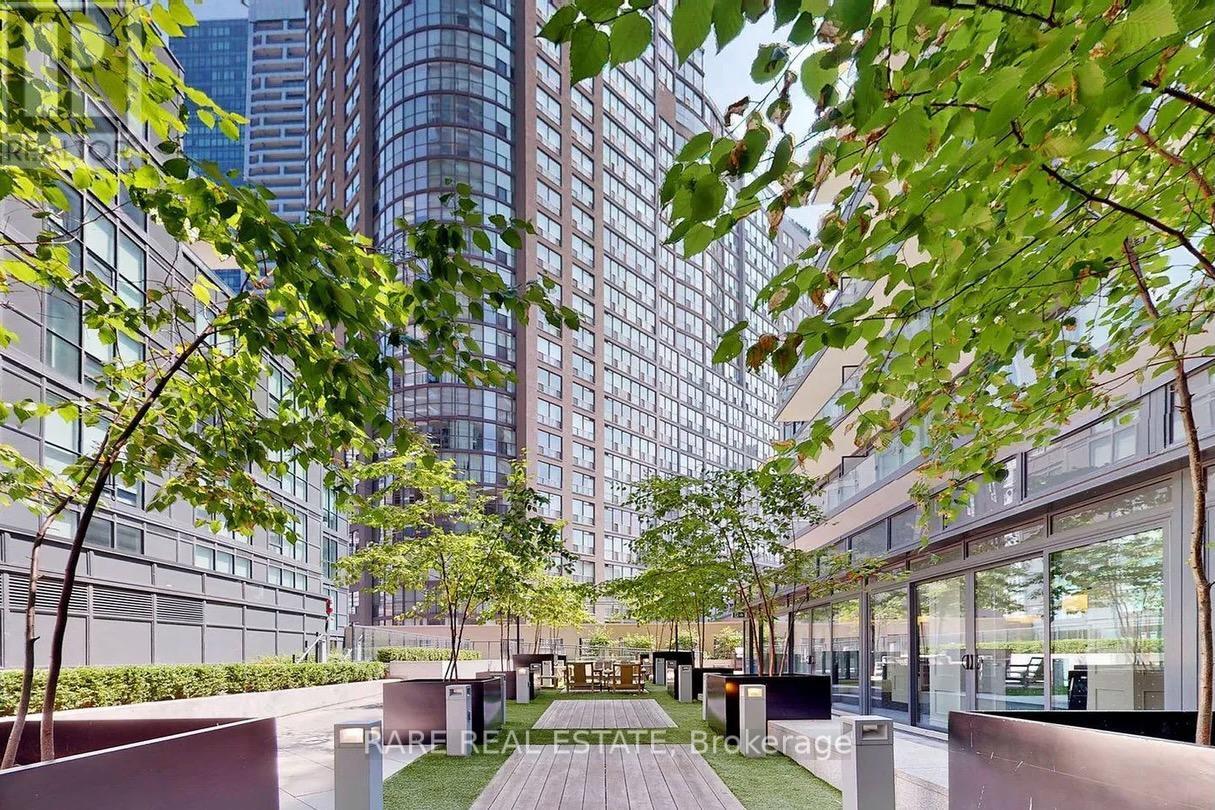 1002 - 955 Bay Street, Toronto, Ontario  M5S 0C6 - Photo 15 - C12966116