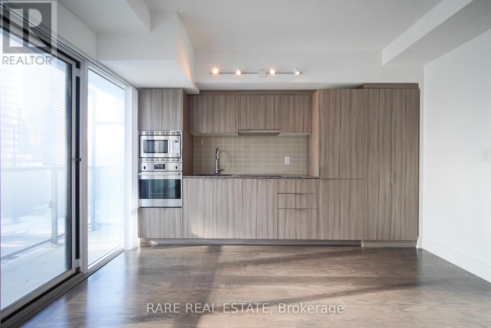 1002 - 955 Bay Street, Toronto, Ontario  M5S 0C6 - Photo 4 - C12966116