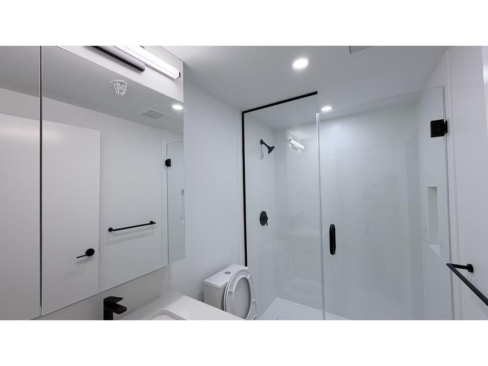 4xx 13738 Central Ave, Surrey, British Columbia  V3T 0X5 - Photo 2 - R3107501