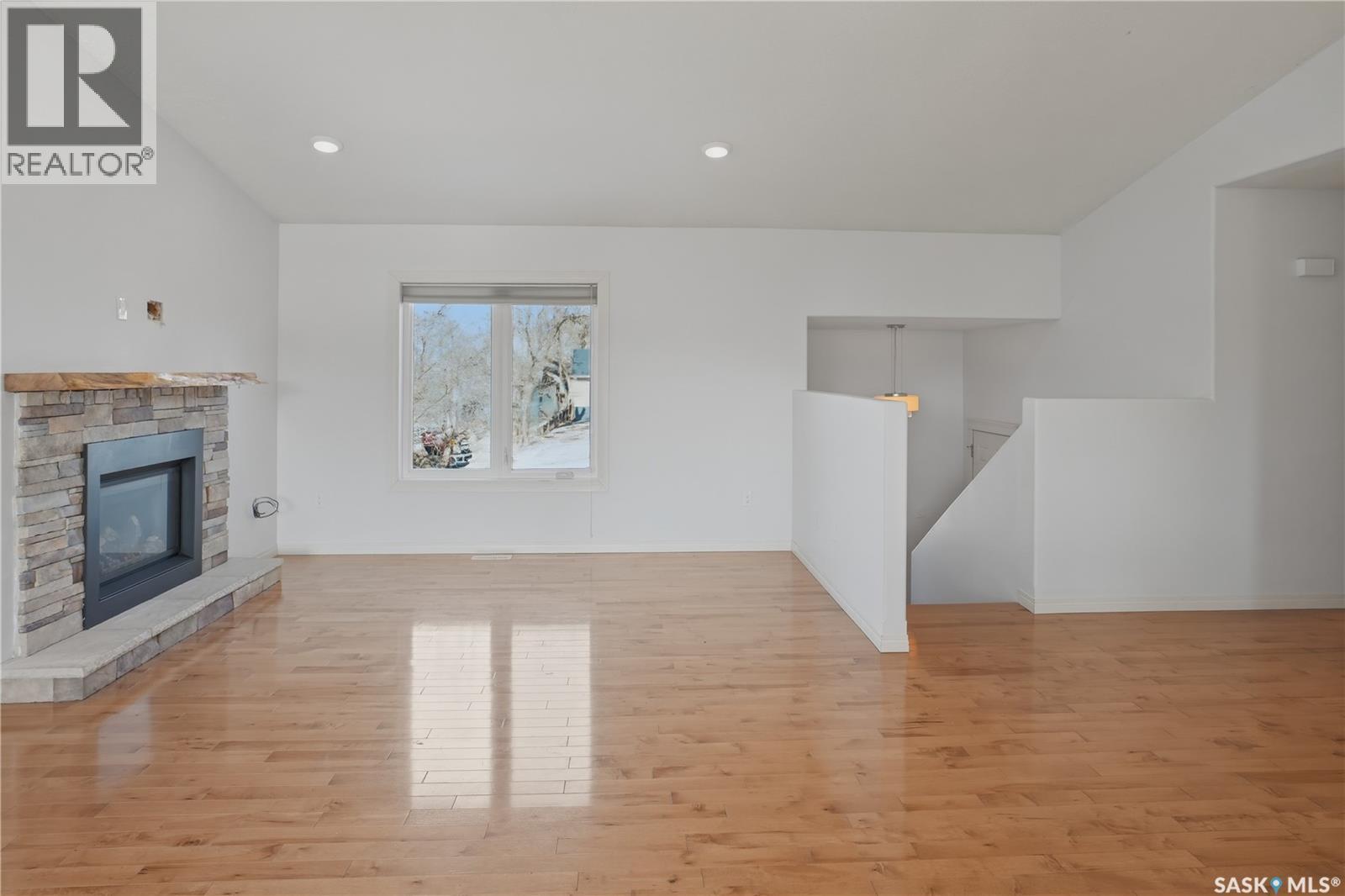 432 3rd Avenue W, Unity, Saskatchewan  S0K 4L0 - Photo 3 - SK032260