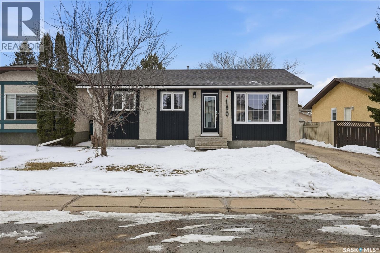 190 Petersmeyer Street, Regina, Saskatchewan  S4R 8J3 - Photo 2 - SK032246