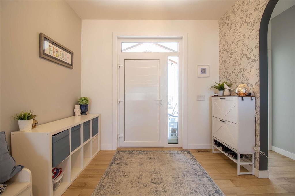 5 Bentley Bay, Steinbach, Manitoba  R5G 2Y5 - Photo 4 - 202606521