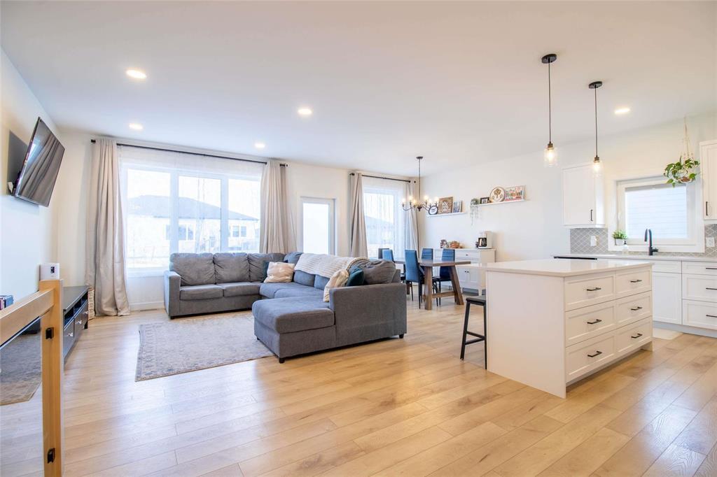 5 Bentley Bay, Steinbach, Manitoba  R5G 2Y5 - Photo 8 - 202606521