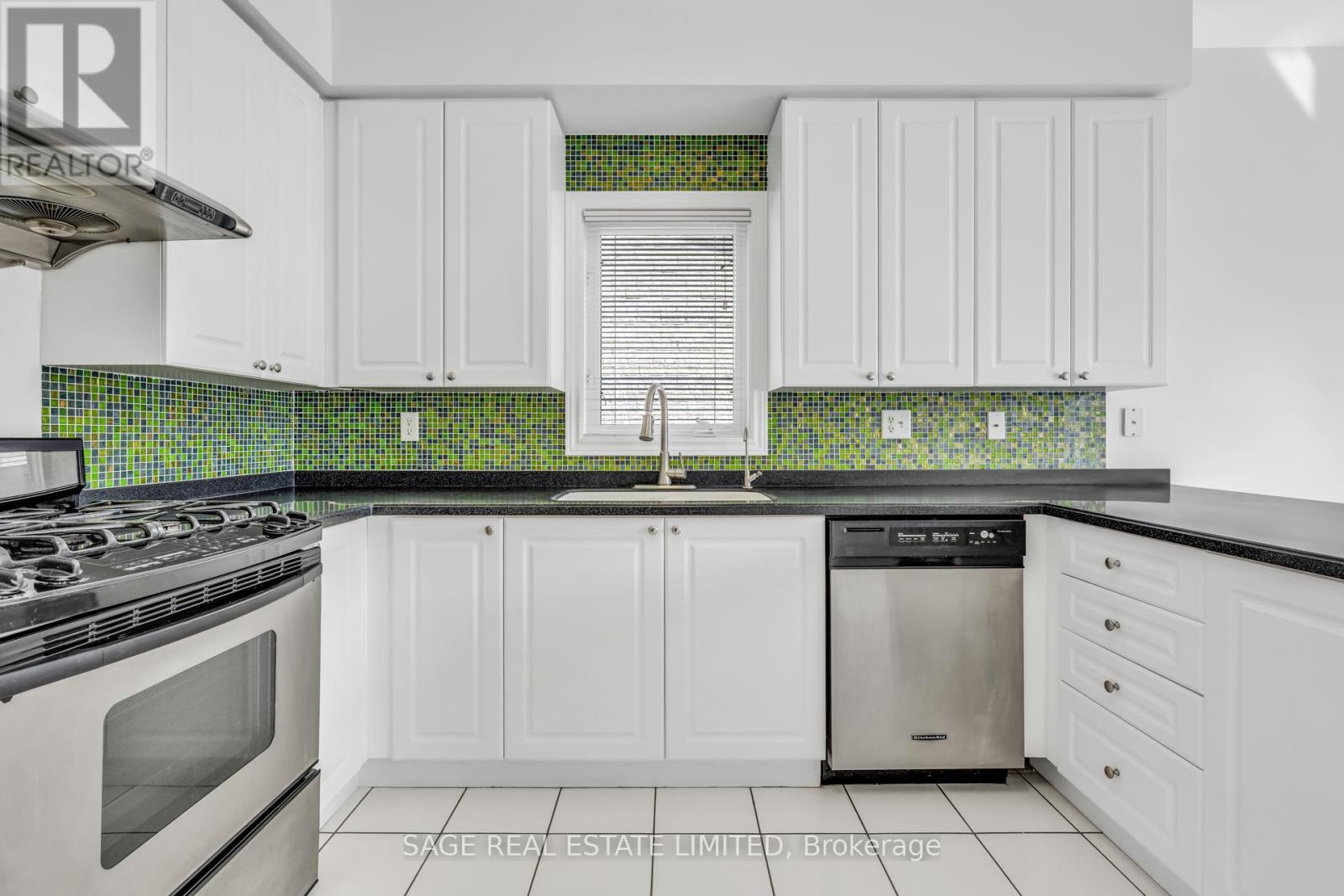 41 Cynthia Jean Street, Markham, Ontario  L6C 2P3 - Photo 7 - N12966036