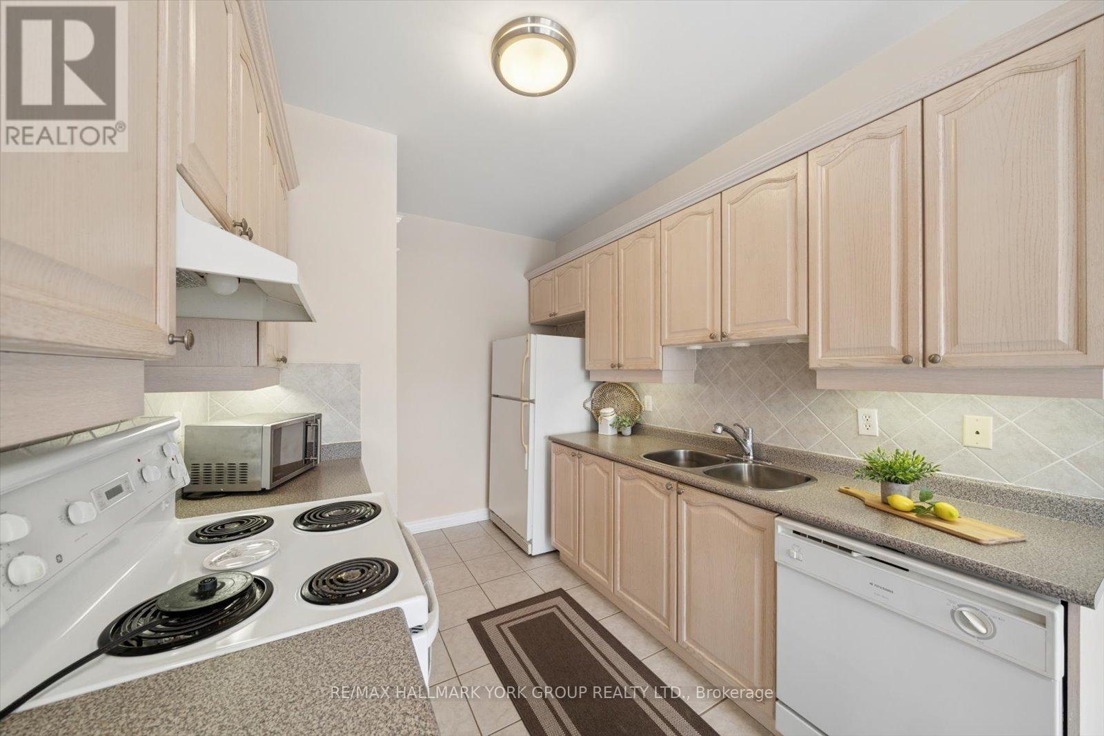 30 Jordanray Boulevard, Newmarket, Ontario  L3X 2P9 - Photo 18 - N12966056