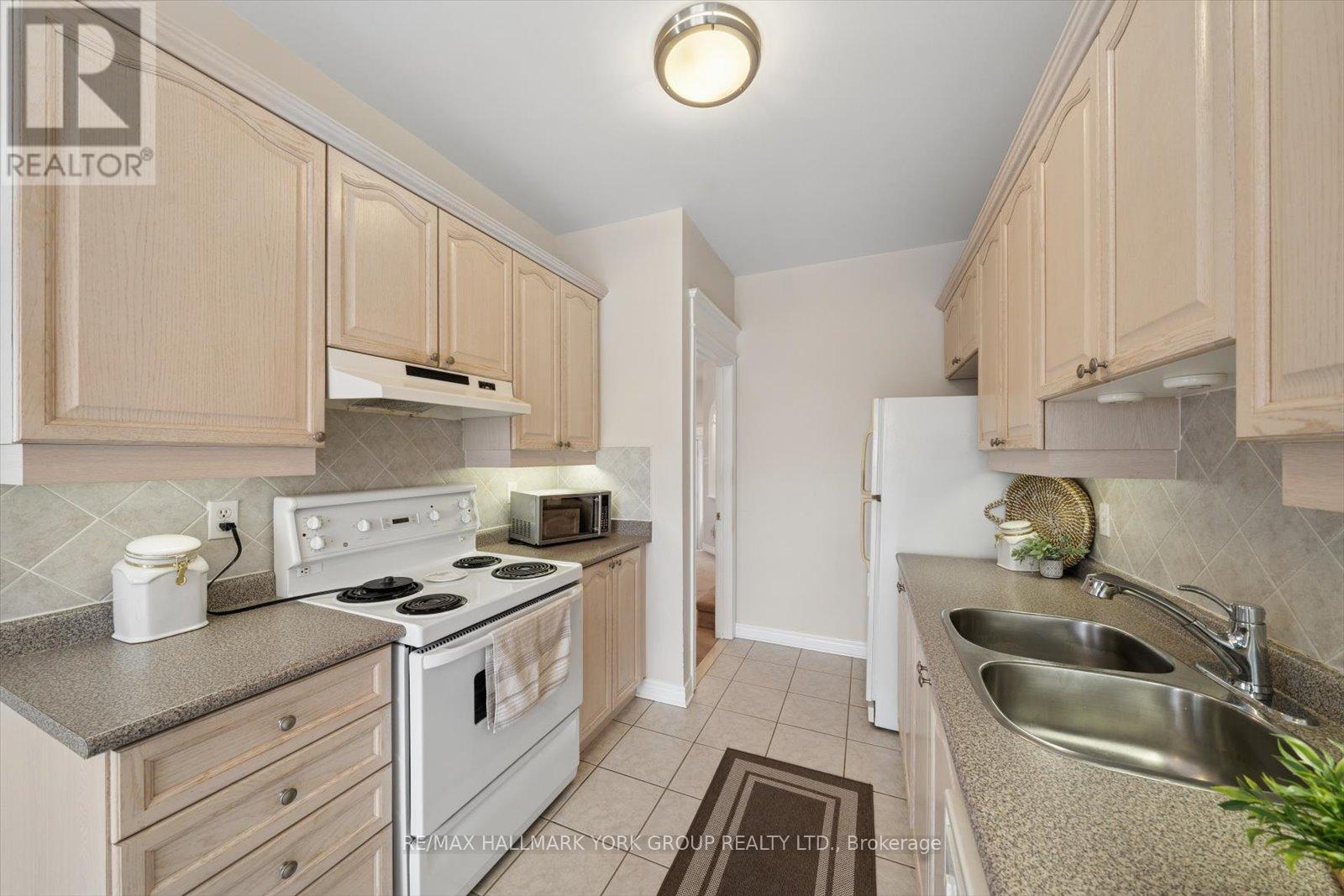 30 Jordanray Boulevard, Newmarket, Ontario  L3X 2P9 - Photo 19 - N12966056