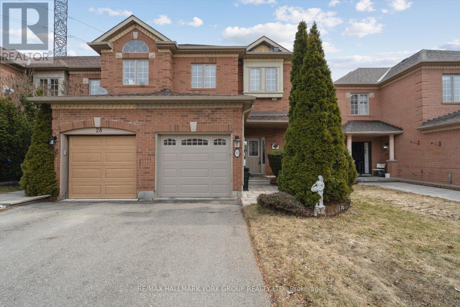 30 Jordanray Boulevard, Newmarket, Ontario  L3X 2P9 - Photo 2 - N12966056
