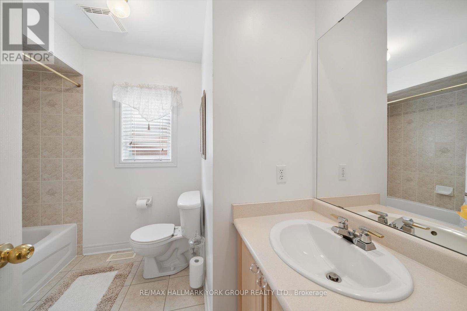 30 Jordanray Boulevard, Newmarket, Ontario  L3X 2P9 - Photo 36 - N12966056