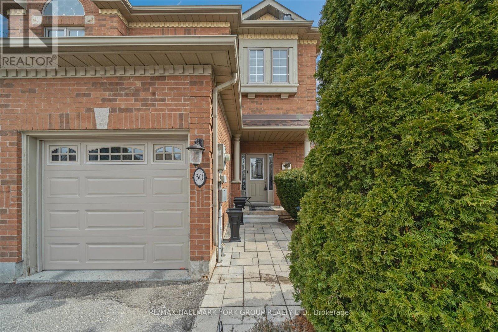 30 Jordanray Boulevard, Newmarket, Ontario  L3X 2P9 - Photo 5 - N12966056