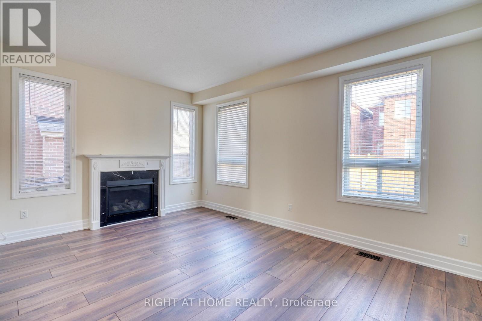 17 Mercury Avenue, Georgina, Ontario  L4P 0H1 - Photo 6 - N12966088