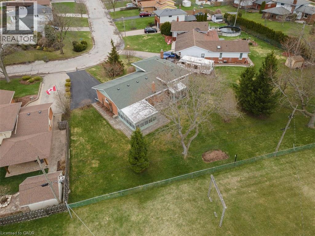 1 Heather Court, Welland, Ontario  L3C 4P6 - Photo 4 - 40817835