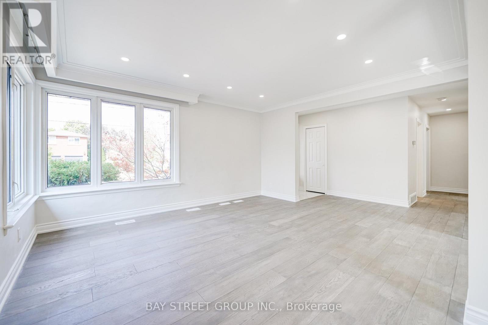 88 Miller Road, Oakville, Ontario  L6H 1J9 - Photo 10 - W12966020