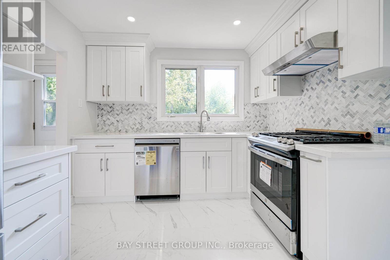 88 Miller Road, Oakville, Ontario  L6H 1J9 - Photo 15 - W12966020