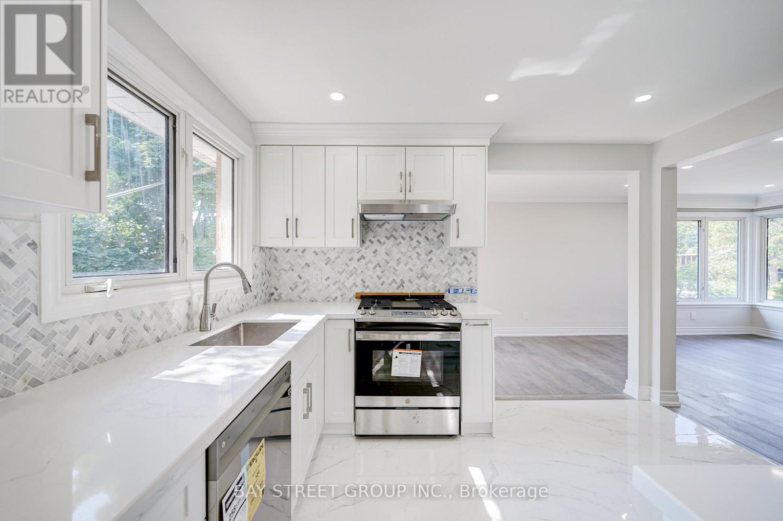 88 Miller Road, Oakville, Ontario  L6H 1J9 - Photo 16 - W12966020