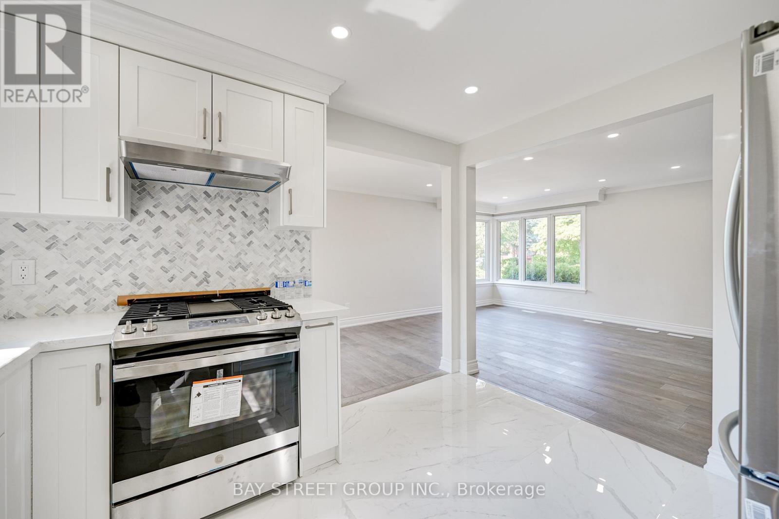 88 Miller Road, Oakville, Ontario  L6H 1J9 - Photo 17 - W12966020