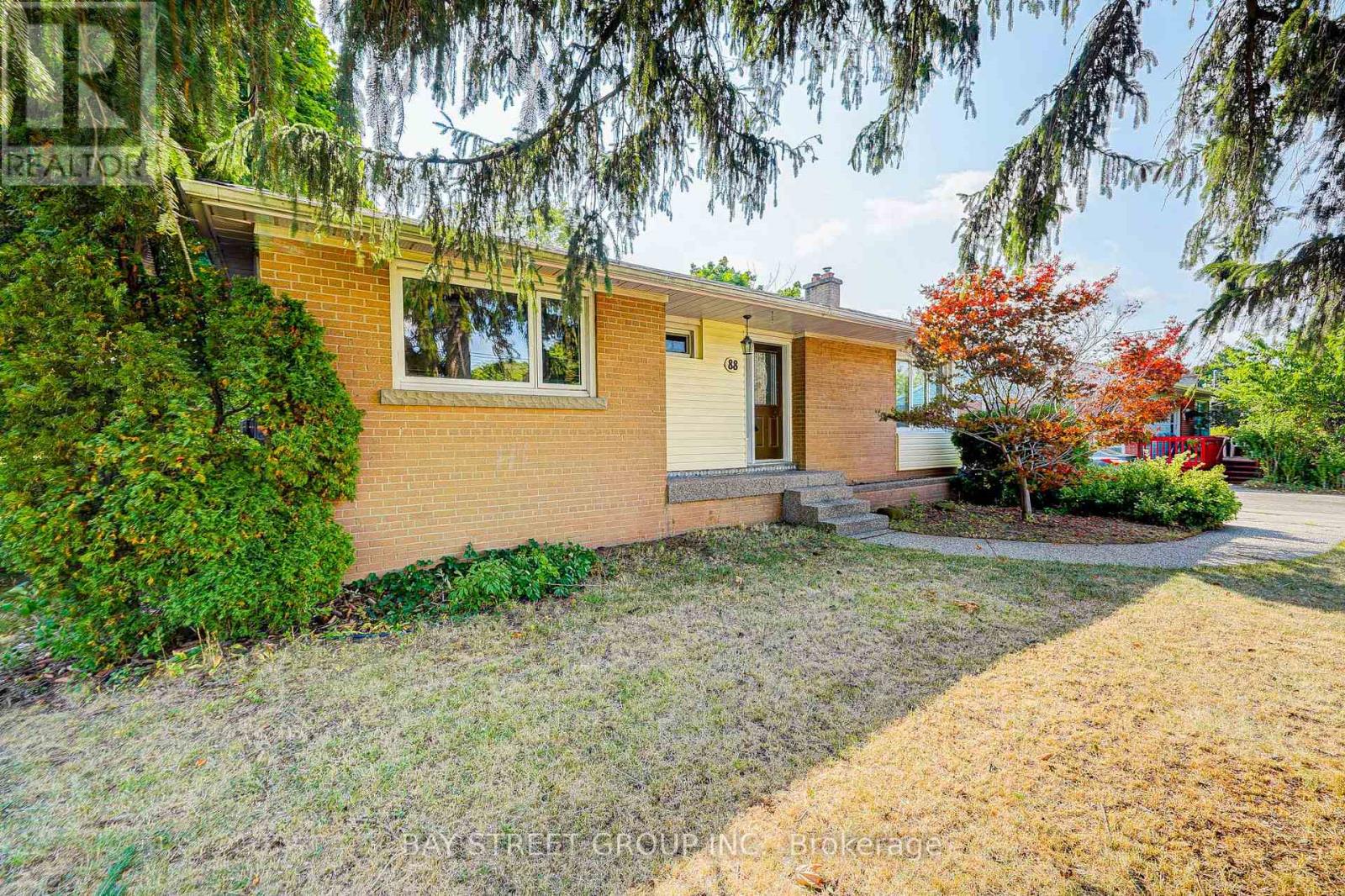 88 Miller Road, Oakville, Ontario  L6H 1J9 - Photo 2 - W12966020