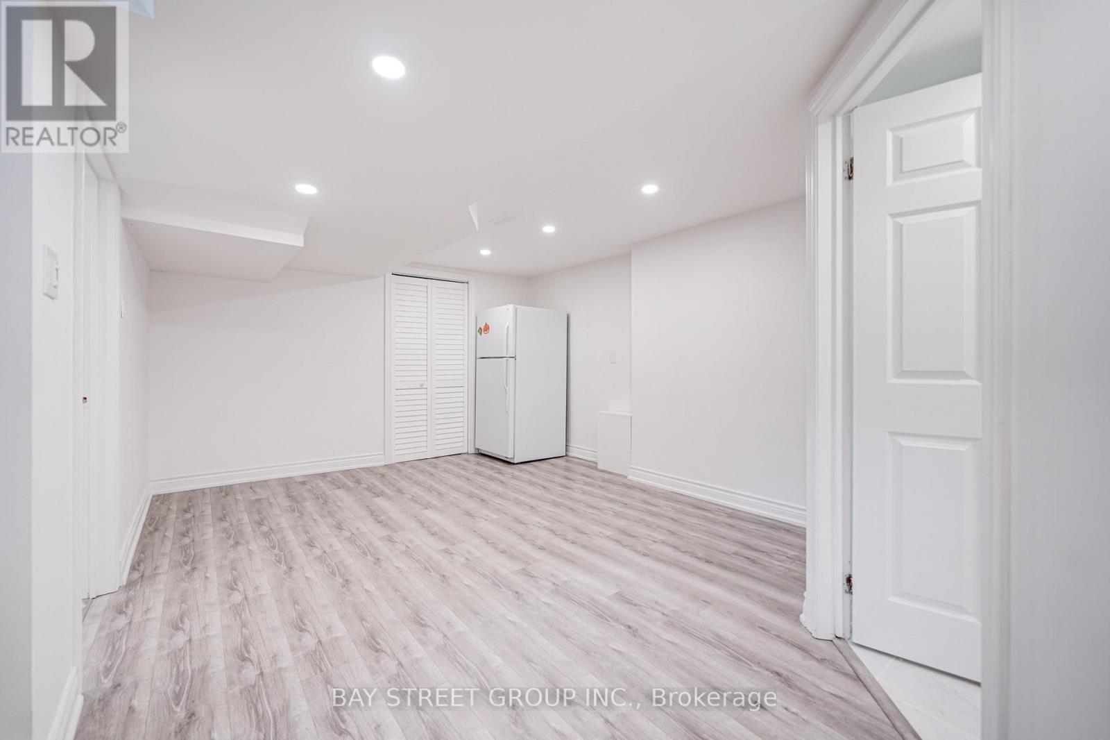 88 Miller Road, Oakville, Ontario  L6H 1J9 - Photo 31 - W12966020