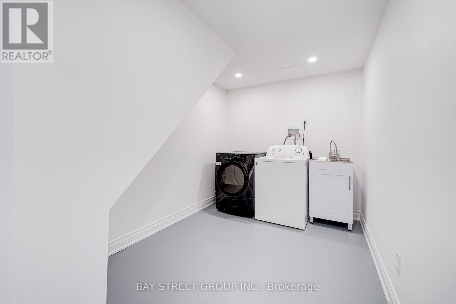 88 Miller Road, Oakville, Ontario  L6H 1J9 - Photo 34 - W12966020