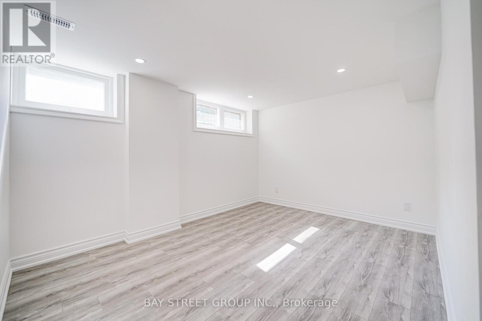 88 Miller Road, Oakville, Ontario  L6H 1J9 - Photo 35 - W12966020