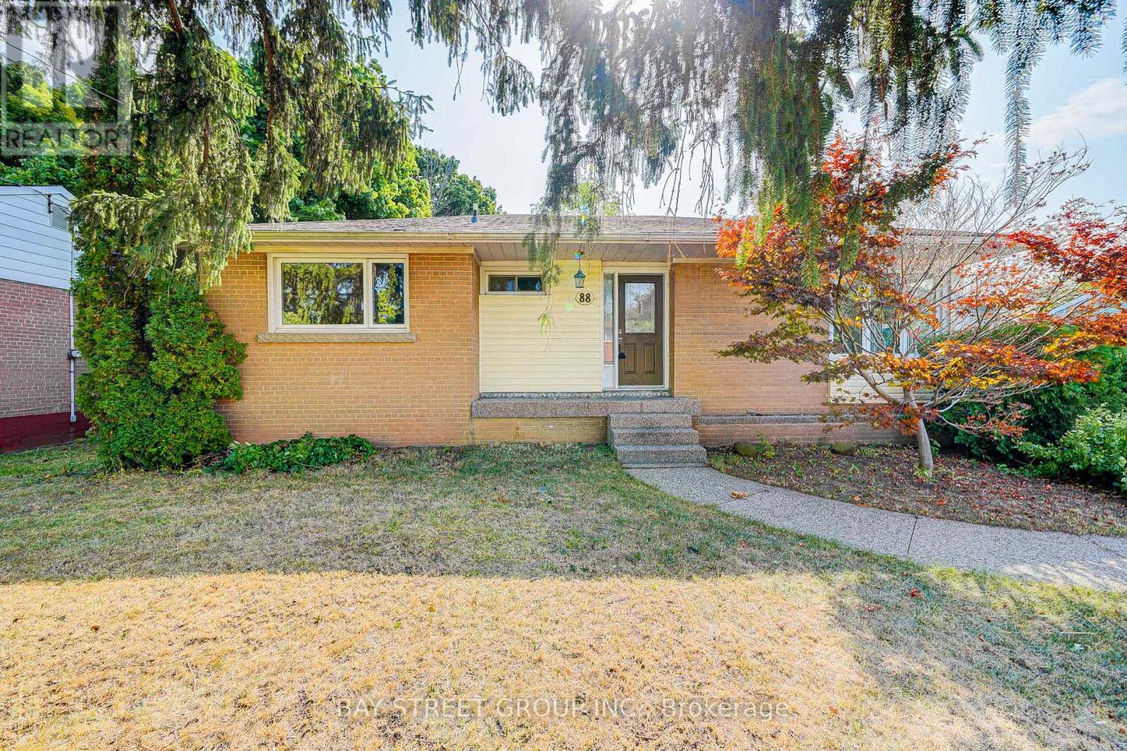 88 Miller Road, Oakville, Ontario  L6H 1J9 - Photo 4 - W12966020