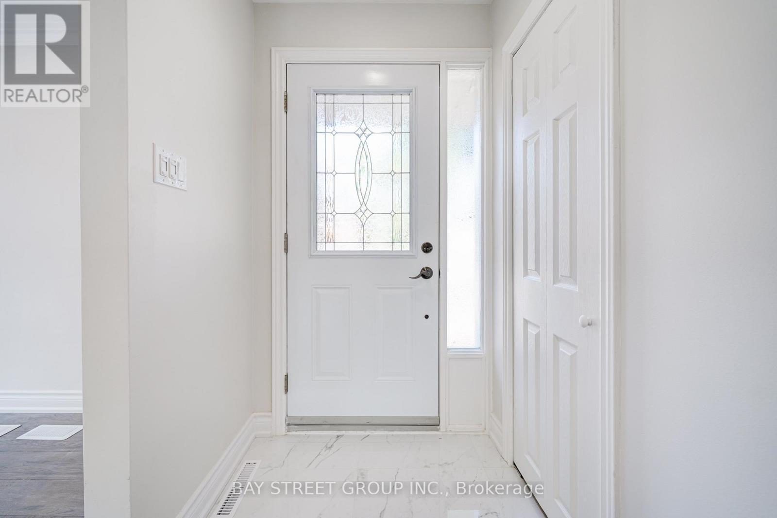 88 Miller Road, Oakville, Ontario  L6H 1J9 - Photo 6 - W12966020