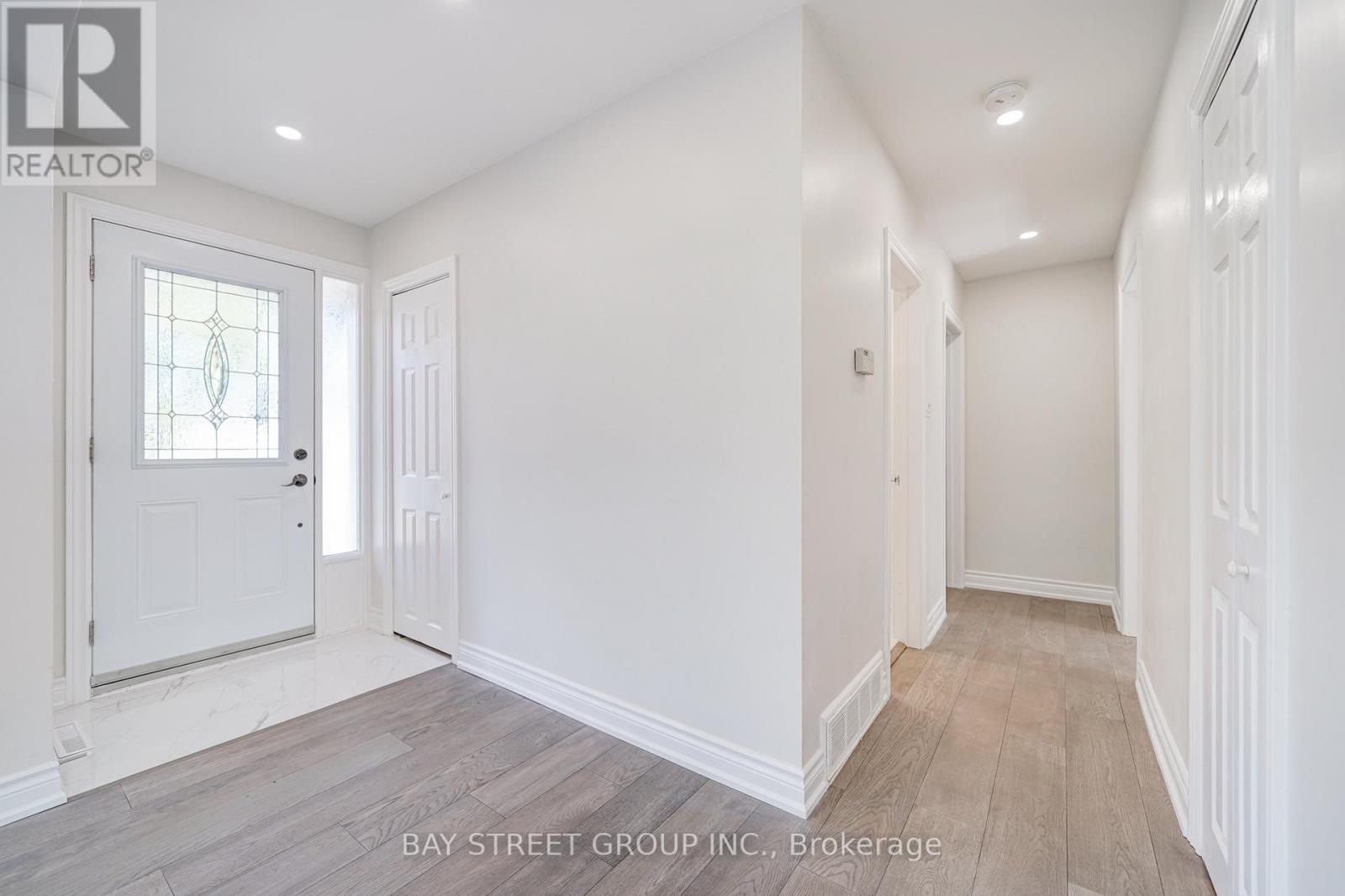 88 Miller Road, Oakville, Ontario  L6H 1J9 - Photo 7 - W12966020