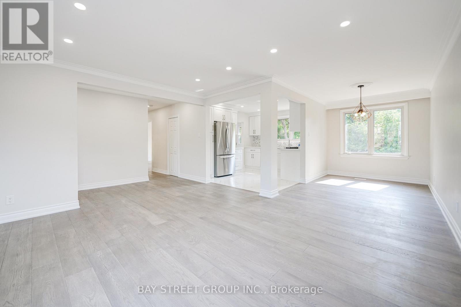 88 Miller Road, Oakville, Ontario  L6H 1J9 - Photo 9 - W12966020