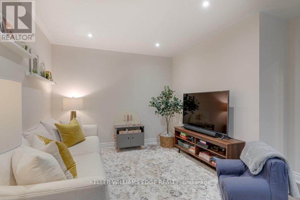 649 Frank Place, Milton, Ontario  L9T 0P8 - Photo 6 - W12966130