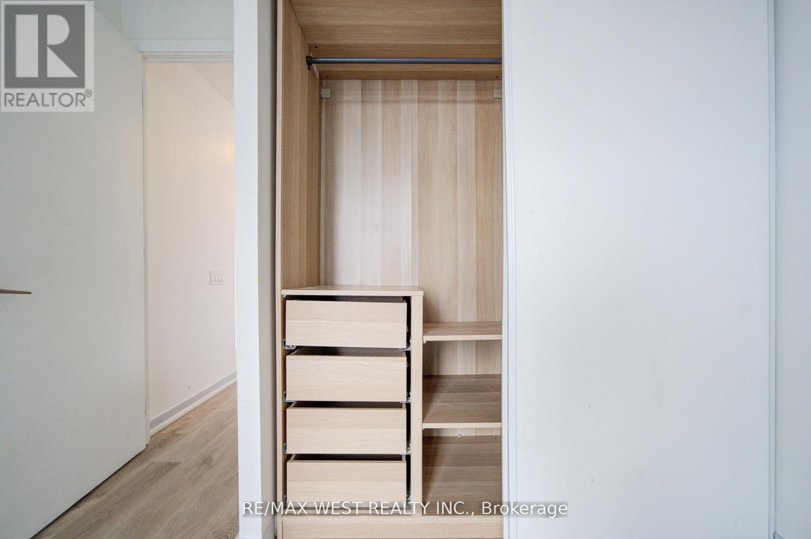 813 - 103 The Queensway W, Toronto, Ontario  M6S 5B3 - Photo 14 - W12966156